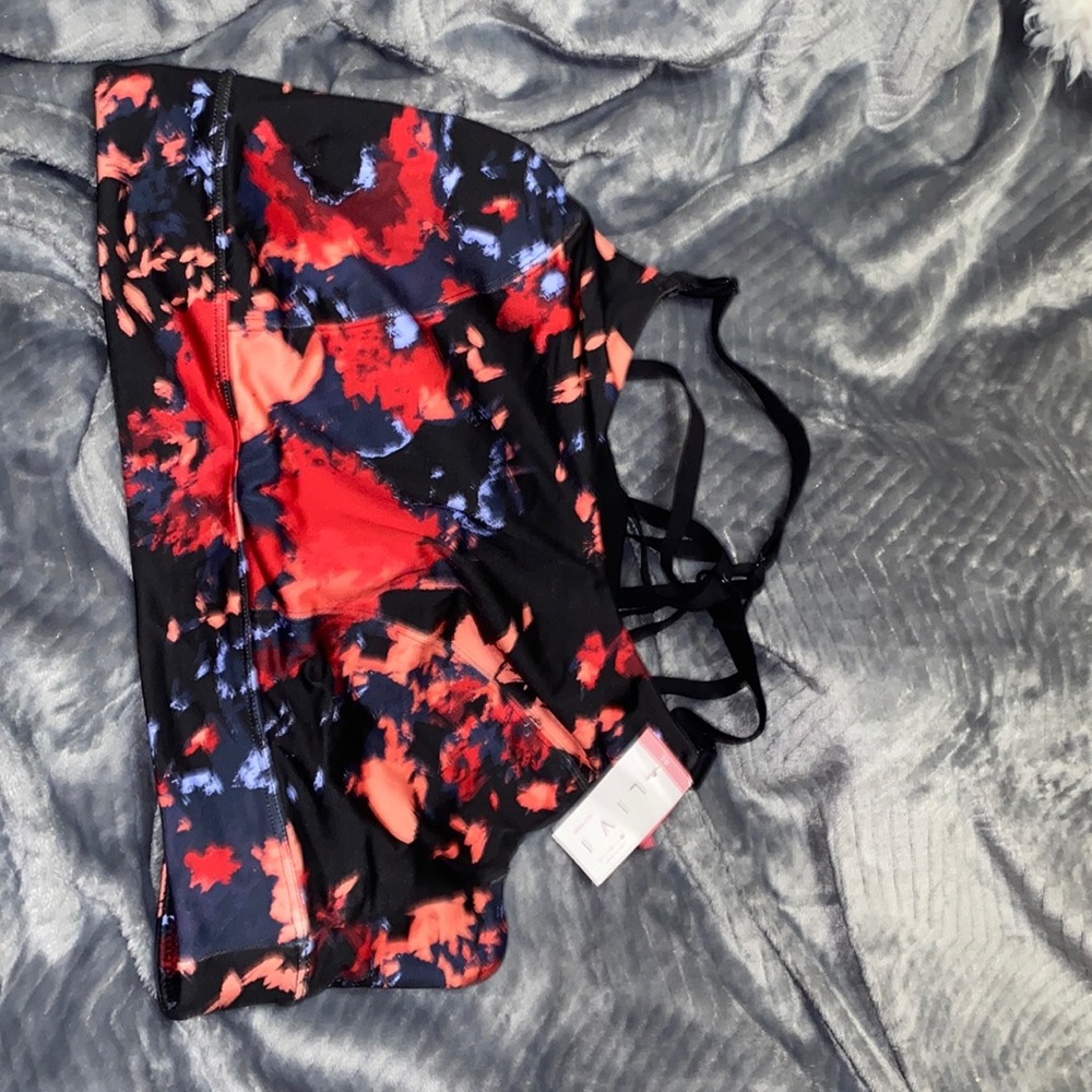 Livi Plus Size Black Red Floral No Wire Sports Bra Sz 20